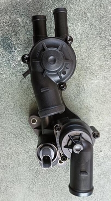 03C121111AM エンジン冷却液 座席 Ibiza VW ジェッタ 2011-2022 VW ポロ 03C121111Mのためのサーモスタットハウジング組