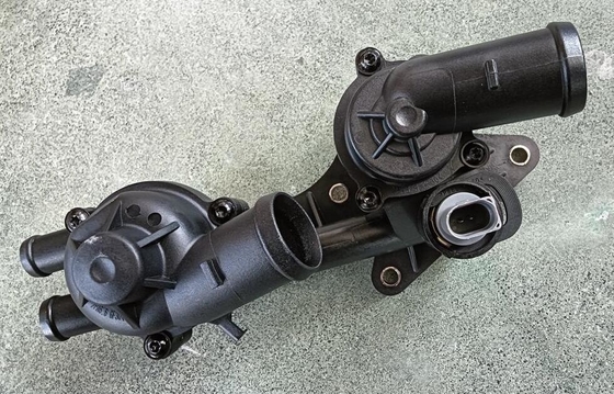 03C121111AM エンジン冷却液 座席 Ibiza VW ジェッタ 2011-2022 VW ポロ 03C121111Mのためのサーモスタットハウジング組