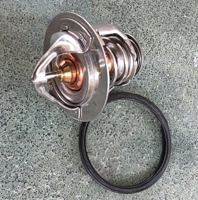 21200-VC20A 82Degree エンジン冷却液 サーモスタット SUNNY トラベラー NP300 JUKE SUNNY